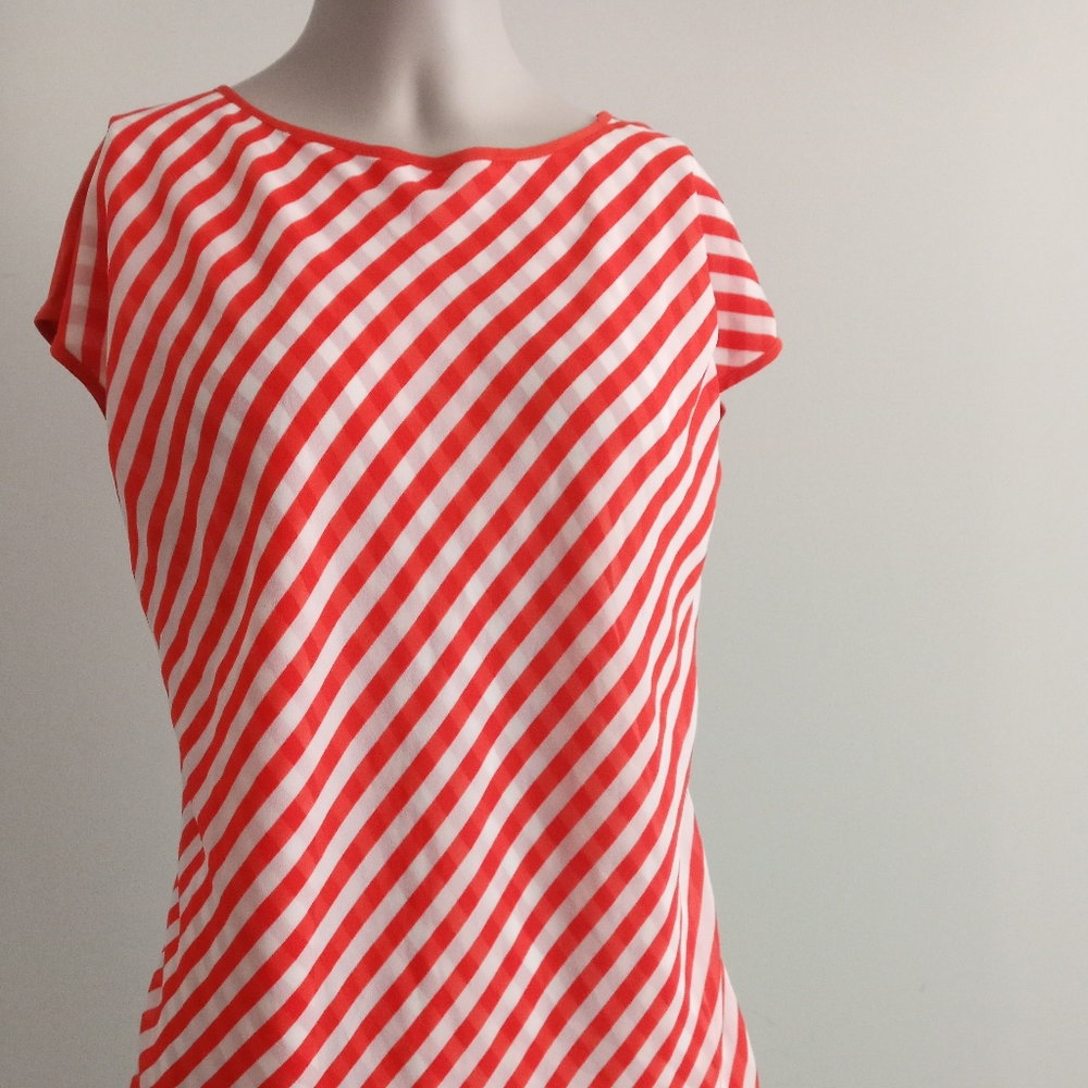 VINCE CAMUTO red and white striped top